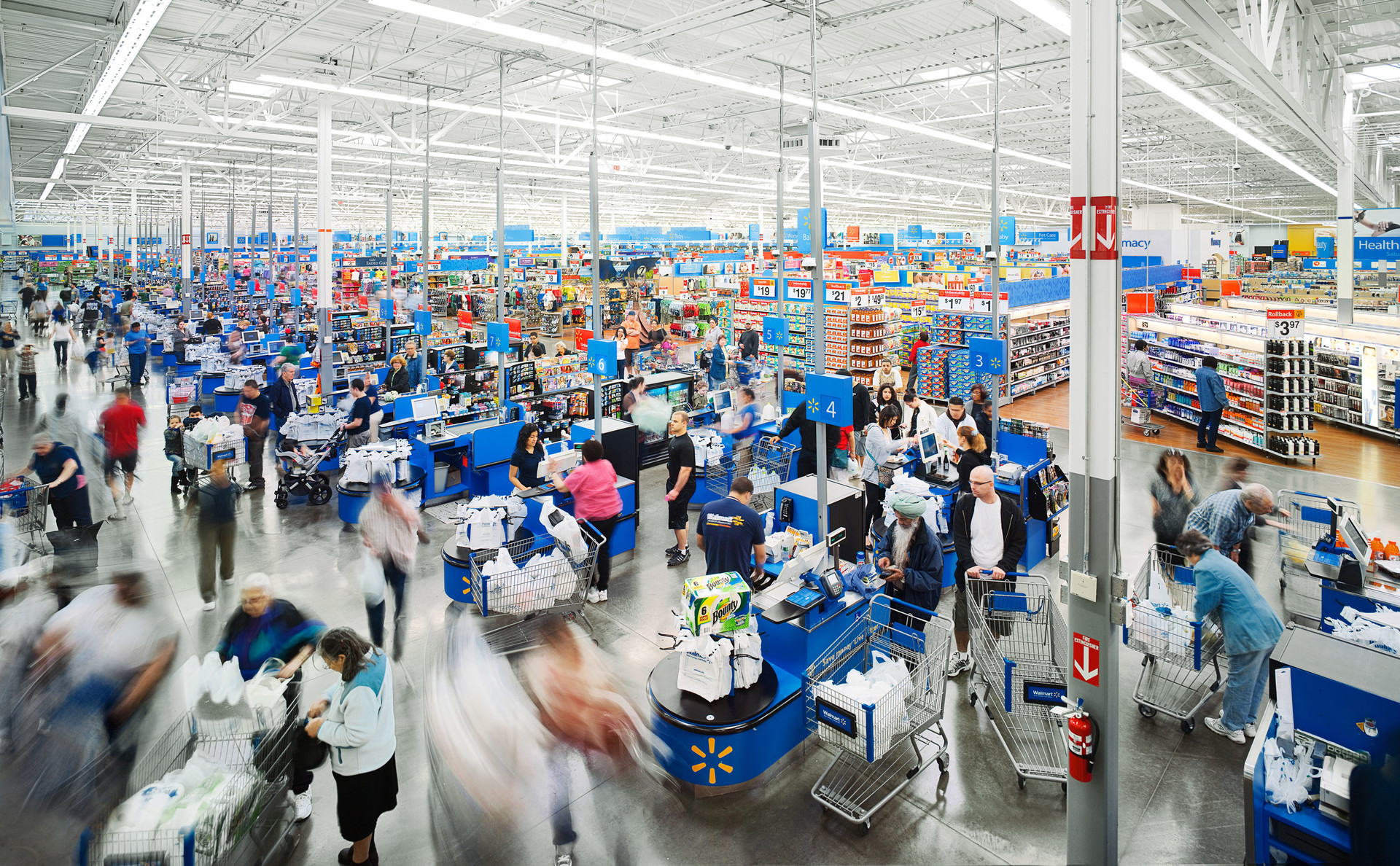 Bên trong nhà kho tương lai của Walmart: Tự động hóa toàn bộ dây chuyền, công nhân chỉ việc theo dõi robot hoạt động - Ảnh 3.