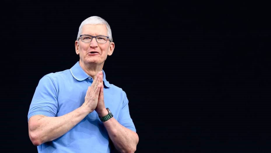 Top 10 CEO lương cao nhất ở Mỹ: Tim Cook của Apple chỉ đứng bét - Ảnh 1.