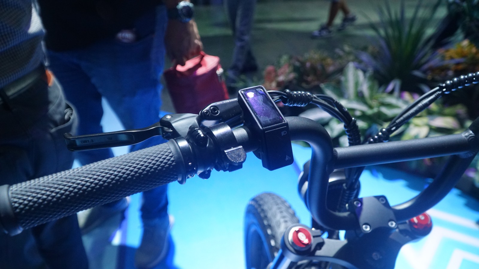 VinFast lần đầu ra mắt xe đạp điện: Dáng xe máy, tốc độ 32 km/h, pin có thể tháo rời - Ảnh 6.