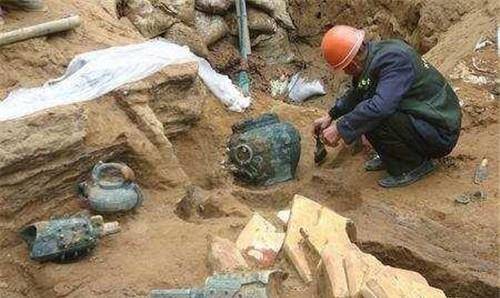 Tìm thấy gói mỳ được sản xuất năm 1994 trong mộ cổ hơn 2.000 năm, chuyên gia hét lớn lập tức gọi cảnh sát - Ảnh 5.