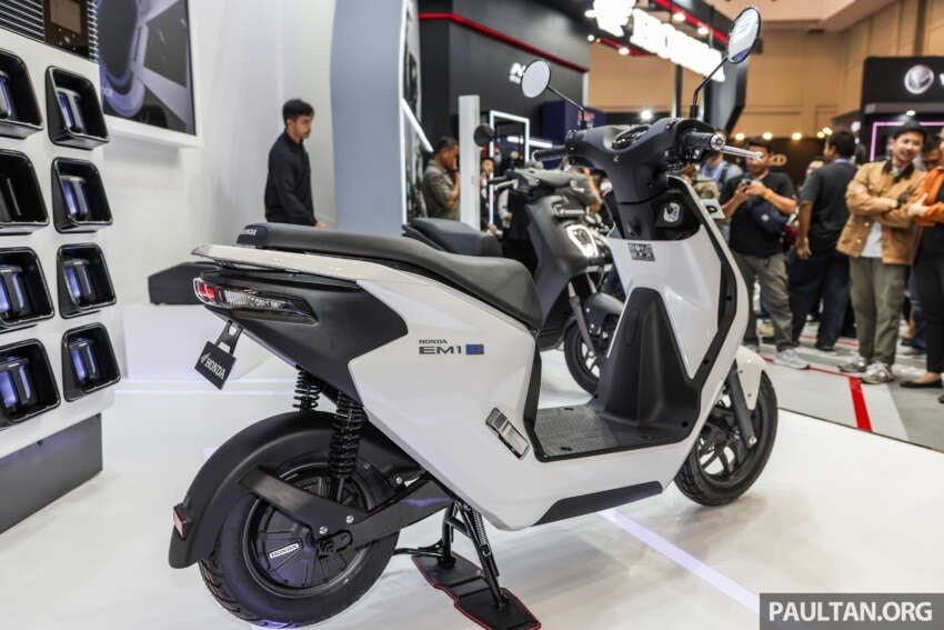 'Lính tiên phong' xe máy điện của Honda chính thức trình làng tại thị trường Đông Nam Á: tốc độ 45km/h đi được 40km, giá từ 62 triệu đồng - Ảnh 3.
