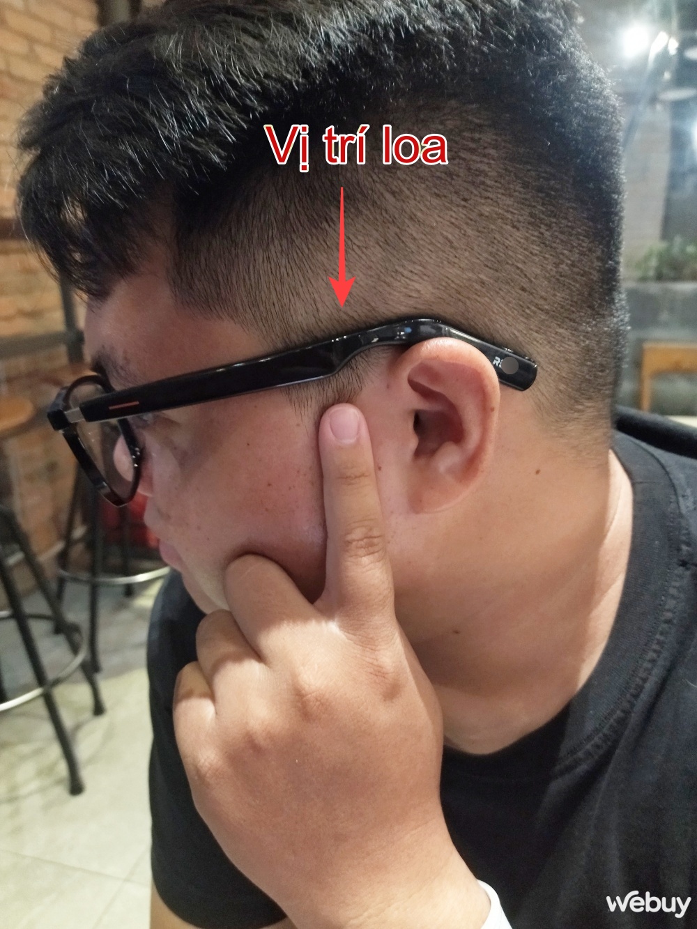 Dùng thử kính thông minh hàng Việt giá 1,8 triệu đồng: Tiện hơn tai nghe bluetooth, hỗ trợ 2 ngôn ngữ - Ảnh 4.