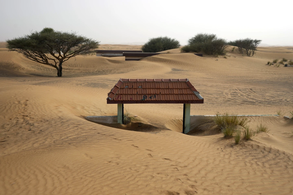 “Ngôi làng ma” huyền bí gần Dubai - Ảnh 1.