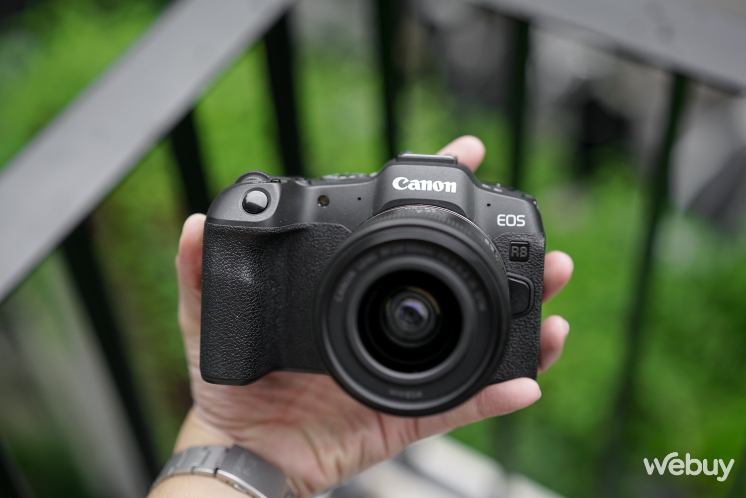 Trải nghiệm Canon EOS R8: Dòng máy Full-frame đáng nâng cấp tiếp theo - Ảnh 2.