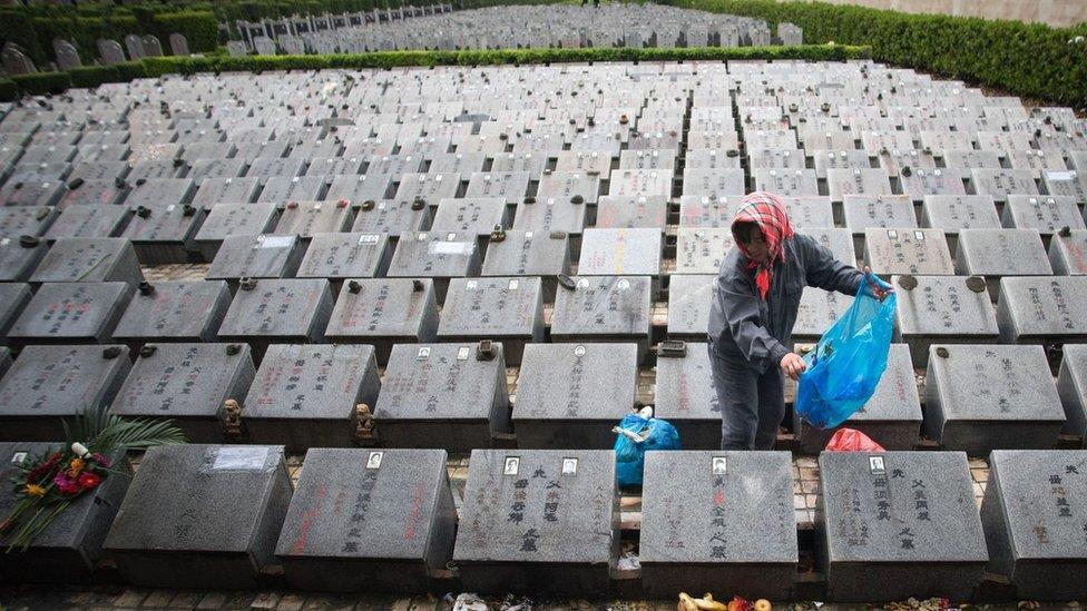 Dân số già, đất nghĩa trang lại đắt, Trung Quốc sáng tạo dịch vụ an táng số, đặt mục tiêu giảm 70% diện tích đất sử dụng của các nghĩa trang - Ảnh 1.