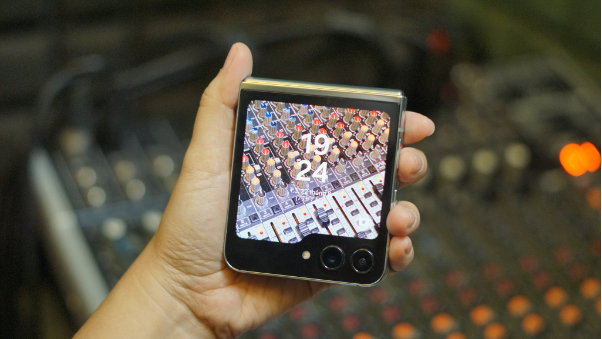 Galaxy Z Flip5 hòa mình vào dòng chảy âm nhạc Indie cùng các bạn trẻ cá tính - Ảnh 4.