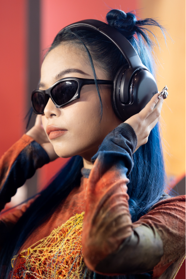 Rapper tiên cá Liu Grace mê chất âm dáng ngầu màu sang - Ảnh 4.