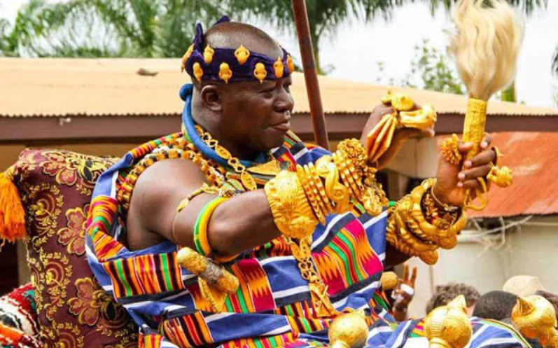 Bộ tộc giàu có nhất châu Phi: Tù trưởng có thể lấy 80 vợ, móng tay người dân dát đầy vàng - Ảnh 1.