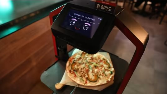 Robot Trung Quốc 'xâm chiếm' các nhà hàng Hàn Quốc, thổi bùng cơn giận dữ và sự lo sợ của người lao động - Ảnh 3.