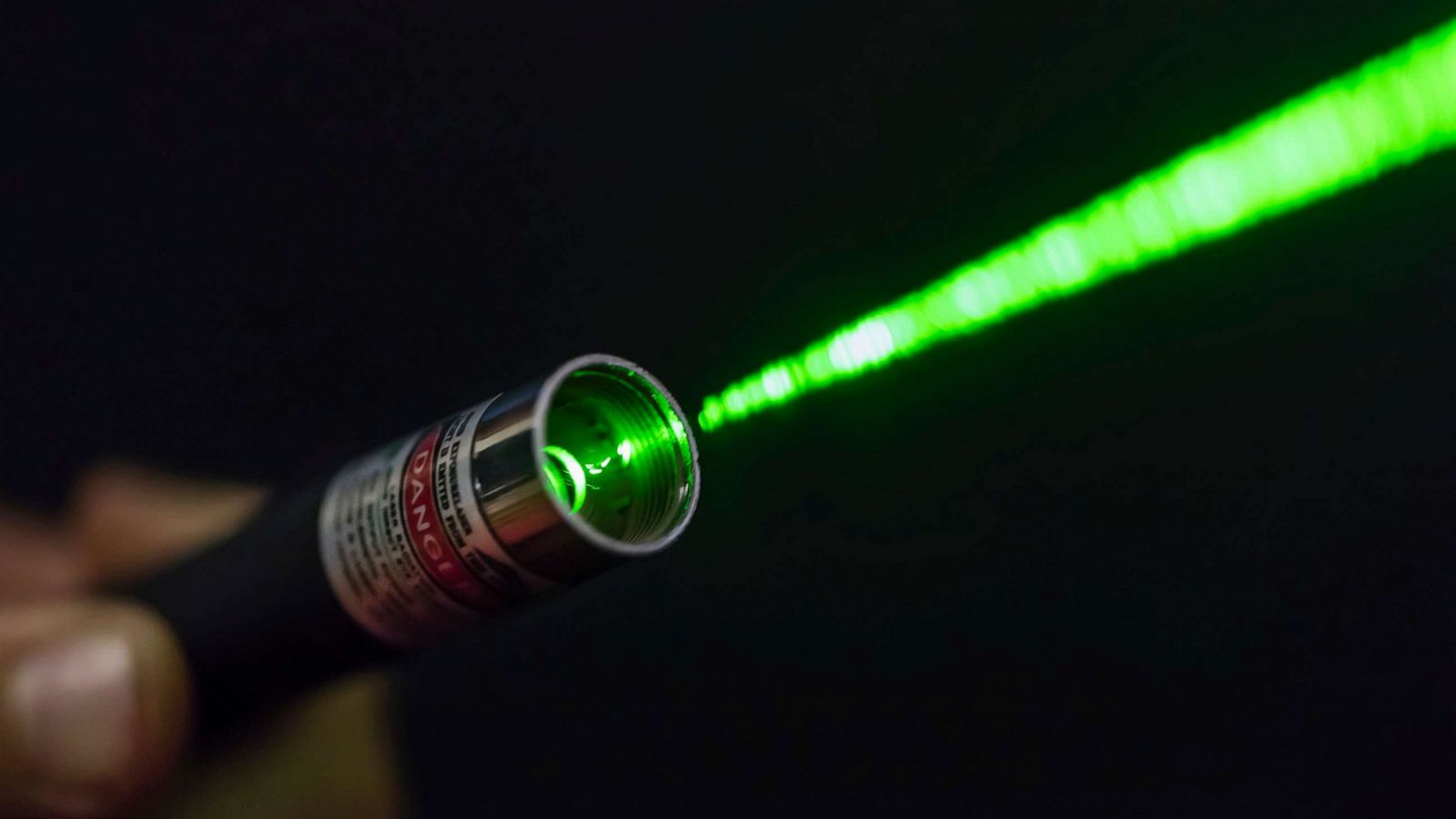 Sức mạnh của tia laser uy lực là thế, nhưng hóa ra nó còn có công dụng ai nghe cũng thấy khó tin: &quot;Chữa ngáy&quot;! - Ảnh 1.