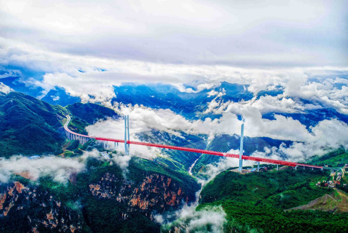 Xây cầu…cao ngang tòa nhà 200 tầng, chi phí khủng lên tới 3,4 nghìn tỷ, Trung Quốc khiến thế giới ngỡ ngàng với công trình ‘đi xuyên mây’ độc đáo - Ảnh 2.