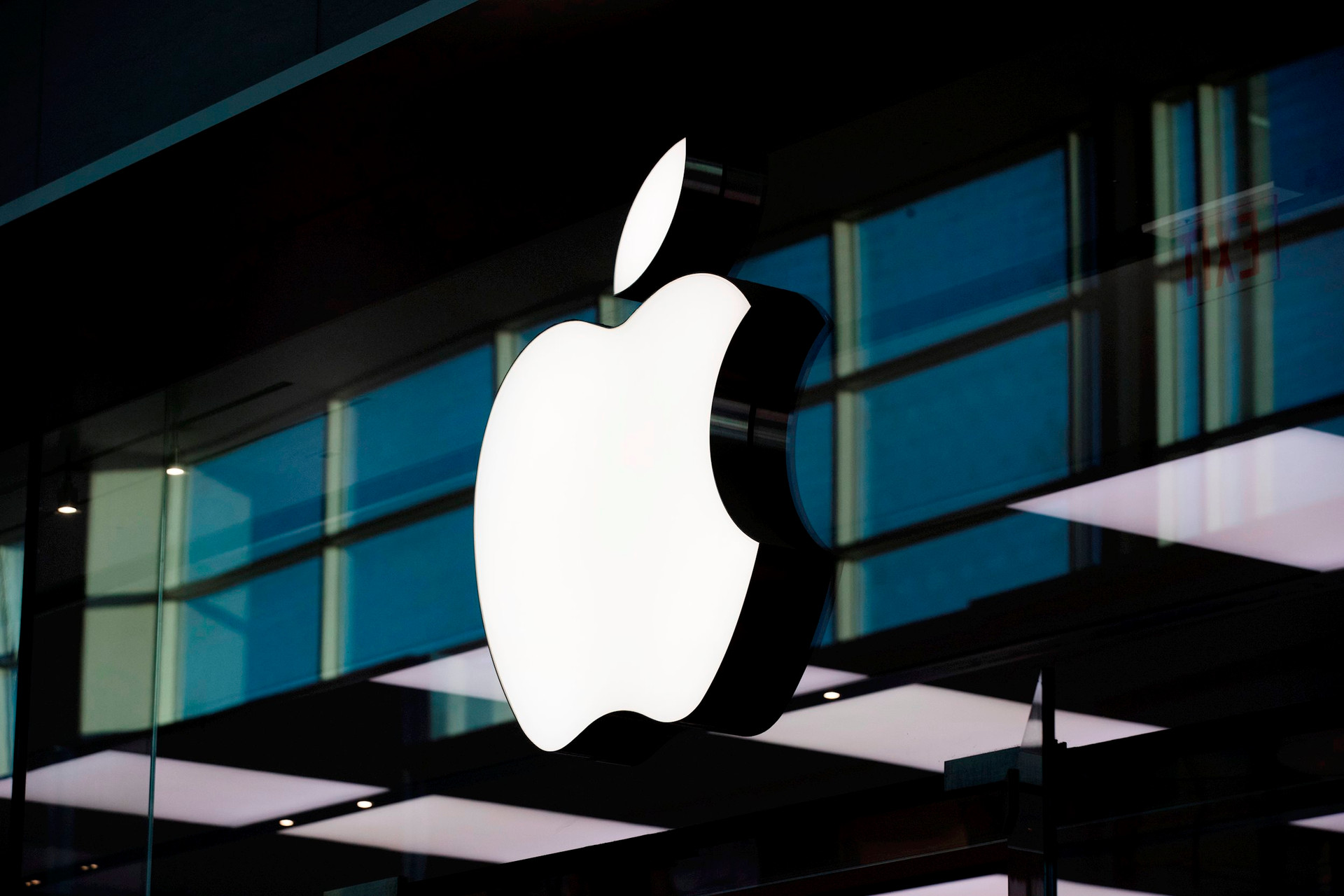 Nhà đầu tư hoảng loạn bán tháo, vốn hóa Apple sắp bốc hơi 60 tỷ USD chỉ vì 1 thông báo - Ảnh 1.