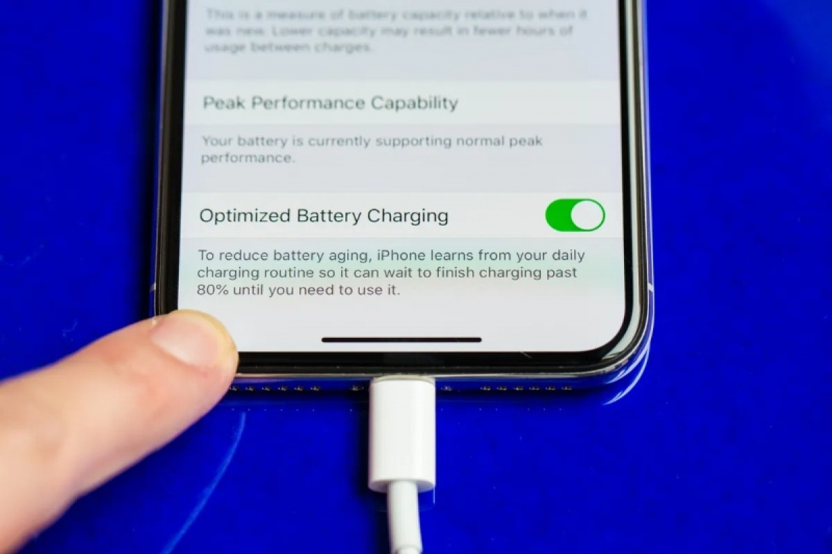 Apple sẽ quyết giữ cho pin iPhone không dễ thay thế - Ảnh 2.