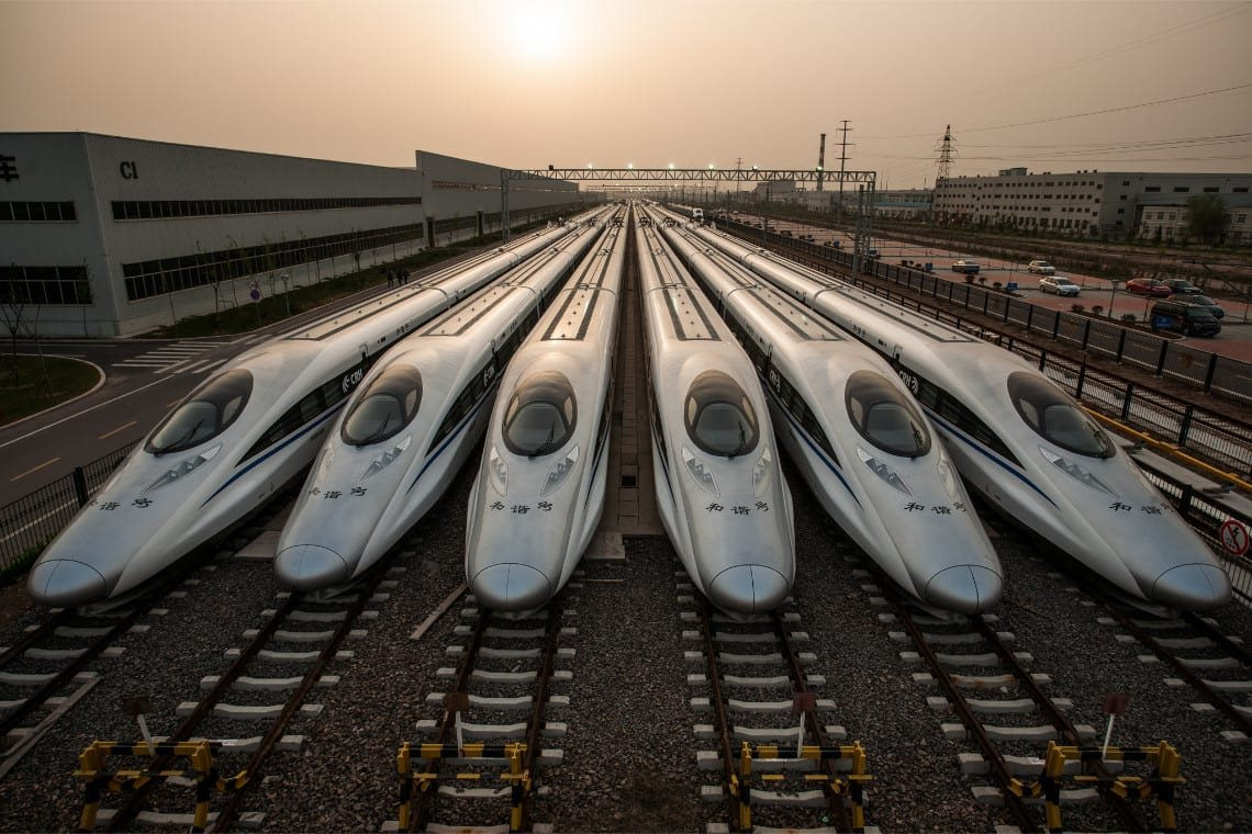 Tham vọng 'khủng' của Trung Quốc: Nối liền mọi thành phố bằng đường sắt cao tốc trên cao, robot tự làm mọi thứ từ sơn đến đổ bê tông - Ảnh 2.
