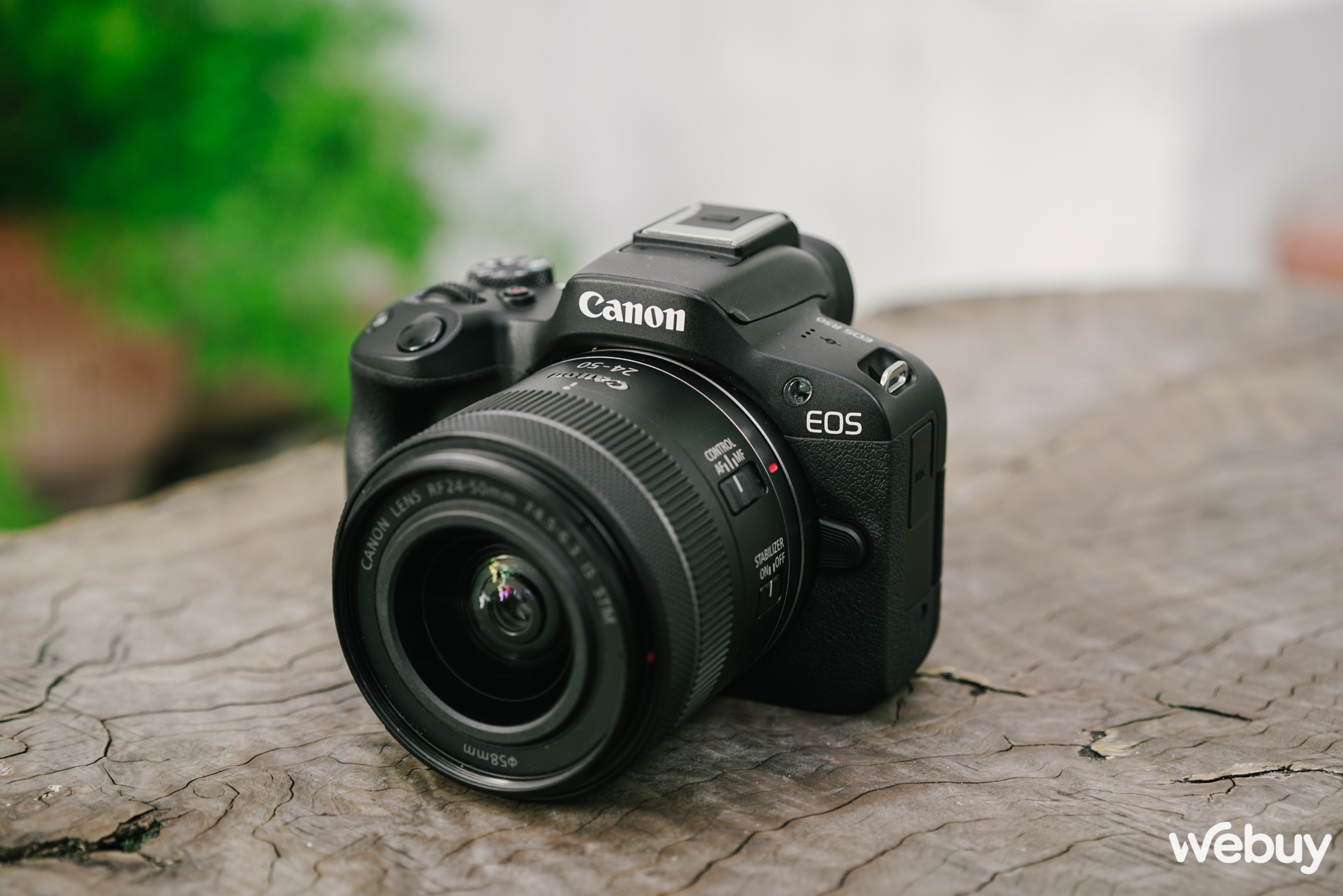 Trên tay máy ảnh Canon R50: Nhỏ gọn và thân thiện với người mới học chụp - Ảnh 1.