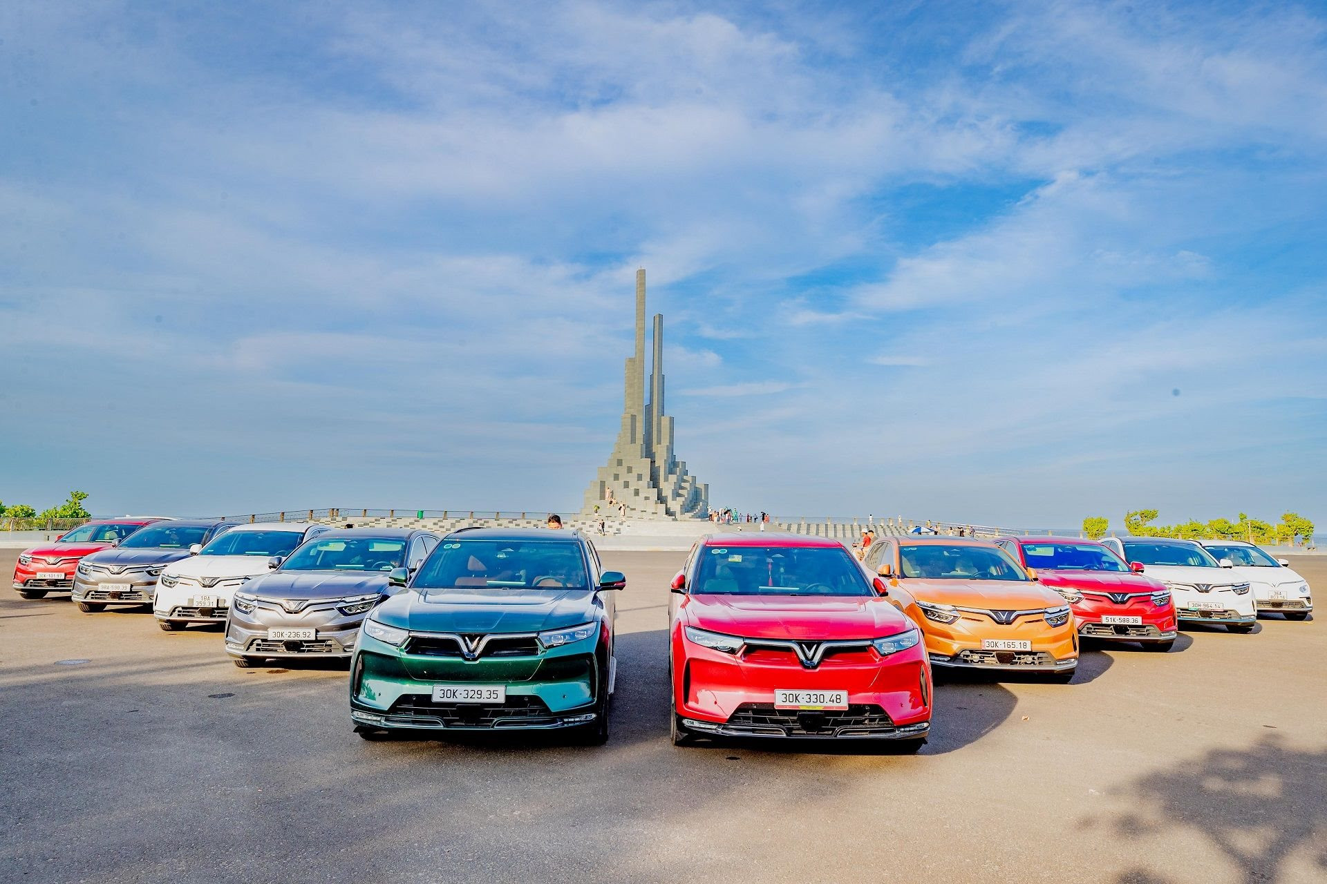 Cổ phiếu VinFast chưa ngừng lao dốc, đã mất hơn 10% giá trị liên tiếp trong 4 phiên, vượt xuống dưới mức 30 USD/cp