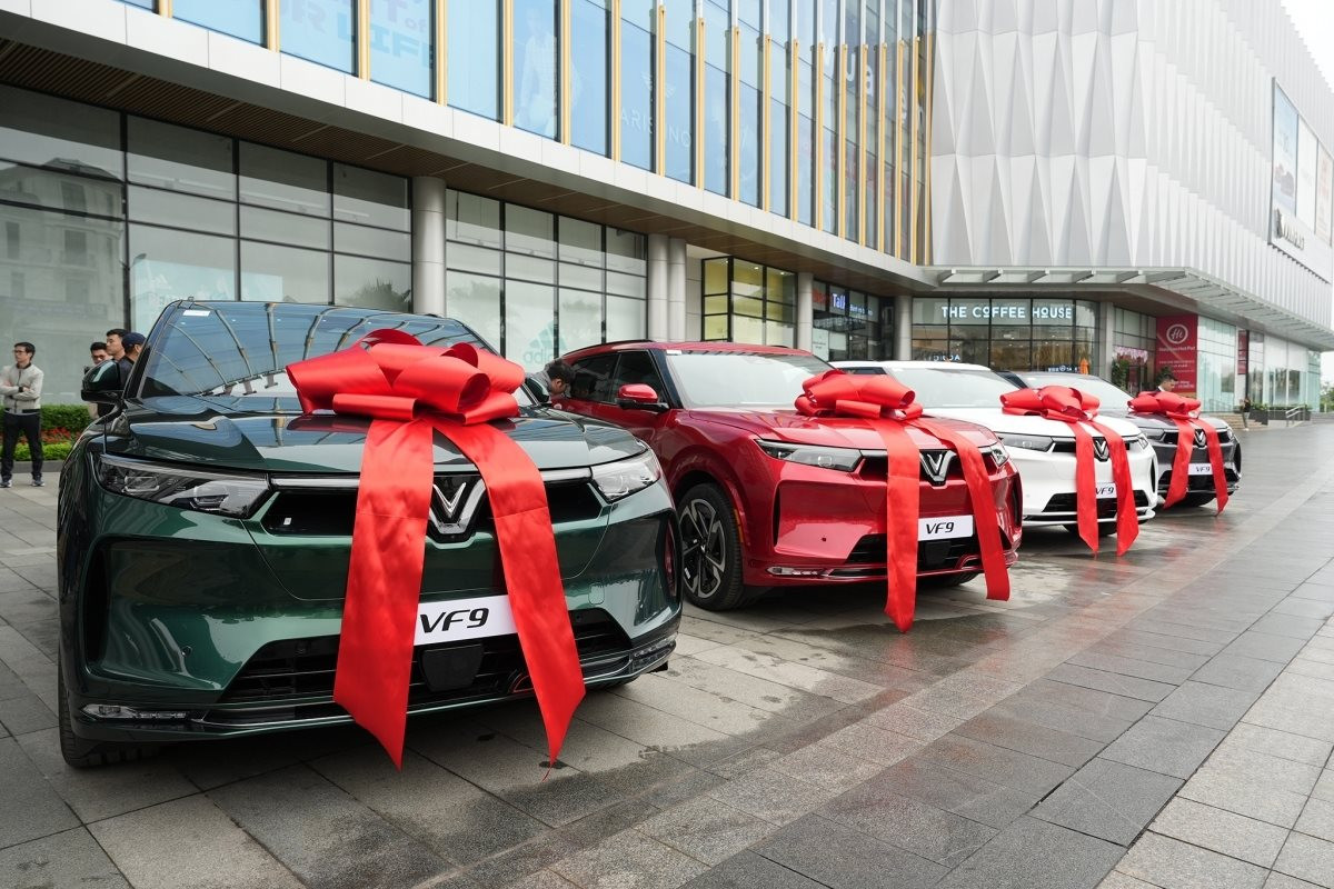 Hot! Cổ phiếu VinFast chìm sâu, tỷ phú Phạm Nhật Vượng mất hơn 3 tỷ USD trong 3 phiên cuối tháng 8