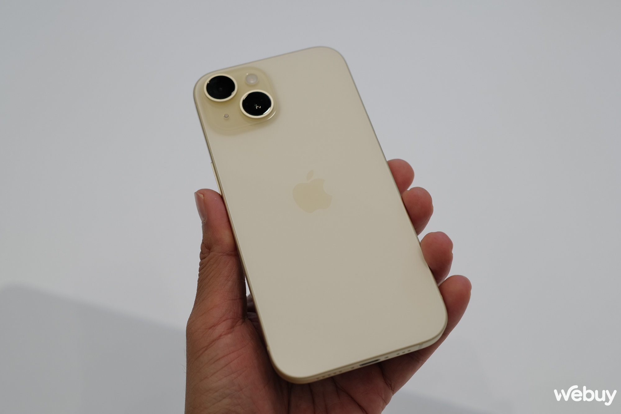Vẻ đẹp thực tế của iPhone 15 và iPhone 15 Plus: Trải nghiệm Dynamic Island tuyệt đỉnh với 5 màu sắc mới
