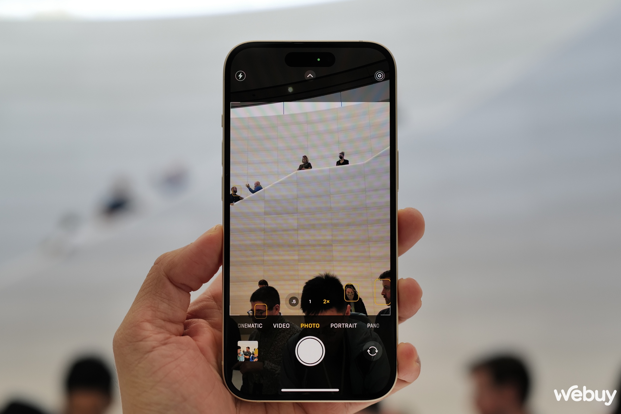 Vẻ đẹp thực tế của iPhone 15 và iPhone 15 Plus: Trải nghiệm Dynamic Island tuyệt đỉnh với 5 màu sắc mới