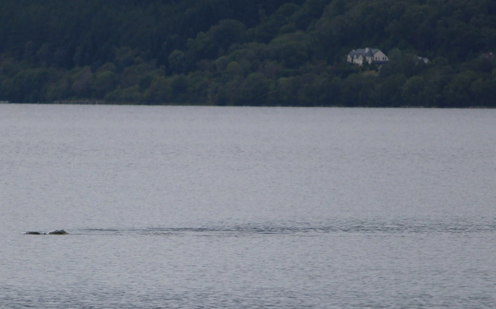 Bức ảnh mới nhất về quái vật bí ẩn tại hồ Loch Ness - Ảnh 4.