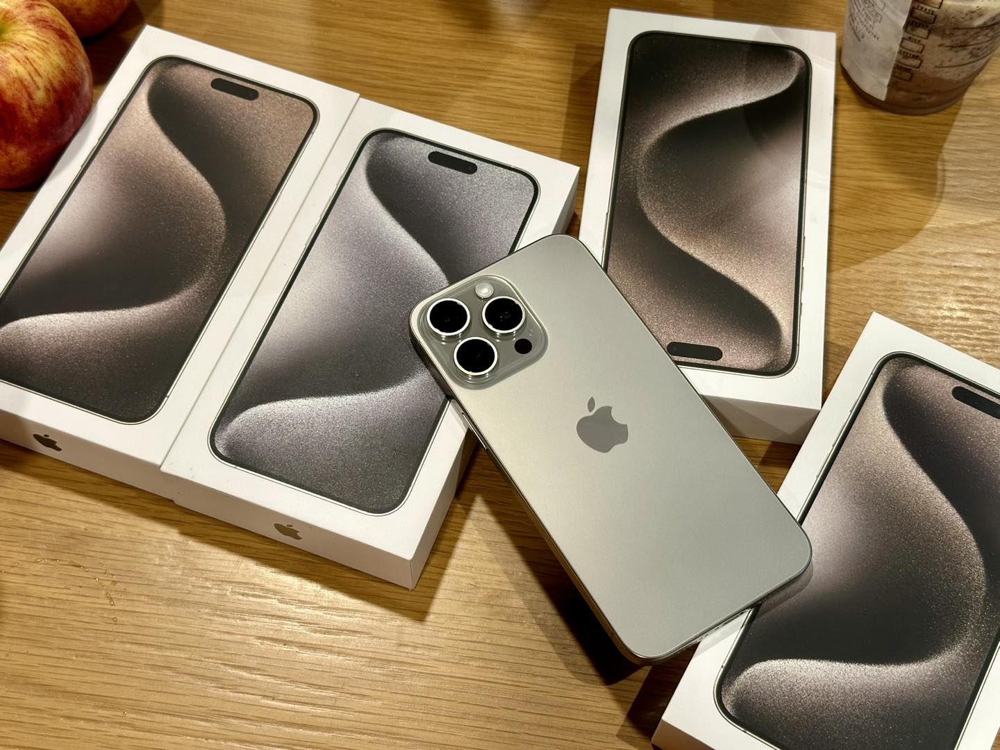 Mở hộp iPhone 15 Pro Max độc quyền tại Việt Nam: Mang đến những tính năng đột phá!