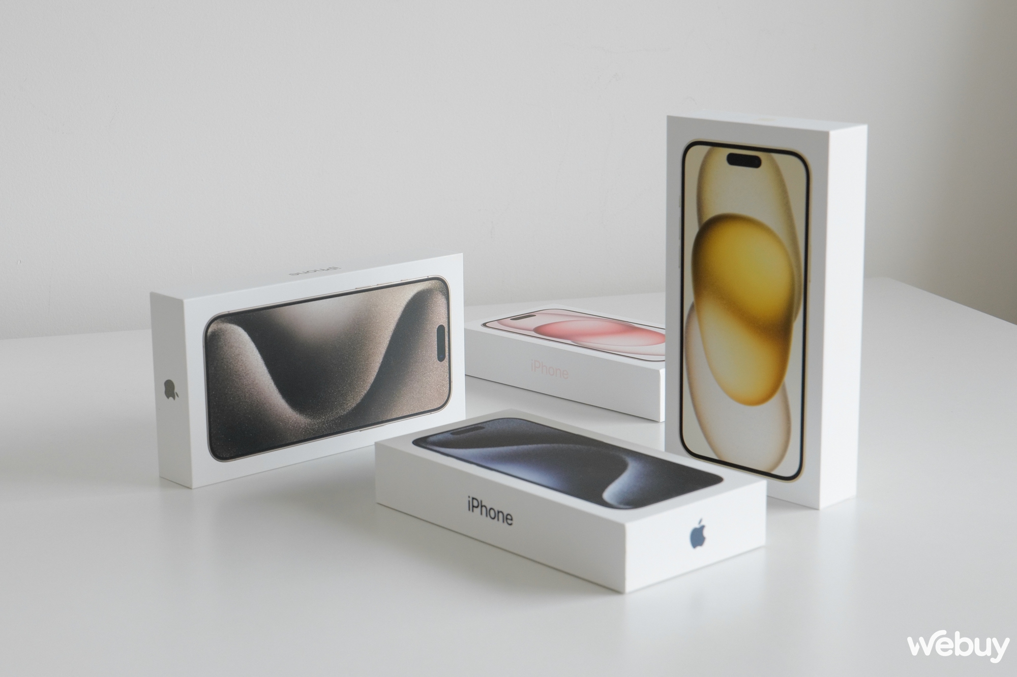[Độc quyền] Mở hộp và trải nghiệm sớm iPhone 15 Pro chính hãng - Ảnh 1.