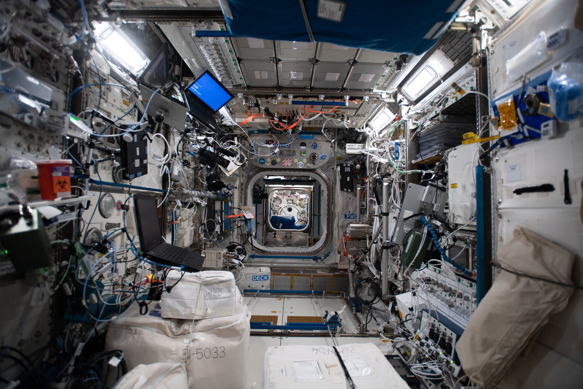 Hé lộ kế hoạch 'kéo' trạm vũ trụ quốc tế ISS về Trái Đất để phá hủy của NASA - Ảnh 2.