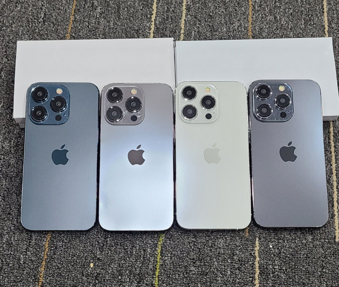 Hình ảnh mới nhất của iPhone 15 Pro lộ diện: 4 màu sắc siêu sang, thiết kế có thay đổi lạ - Ảnh 2.