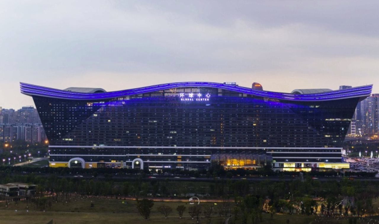 Kinh ngạc TTTM khổng lồ của Trung Quốc: Lớn gấp 20 lần nhà hát Opera, biển khổng lồ ngay trong nhà, mặt trời nhân tạo chiếu sáng 24/7 - Ảnh 2.