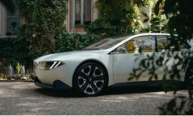 BMW và Mercedes tung chiêu cải cách xe điện hạng sang, quyết tâm bắt kịp Tesla - Ảnh 1.