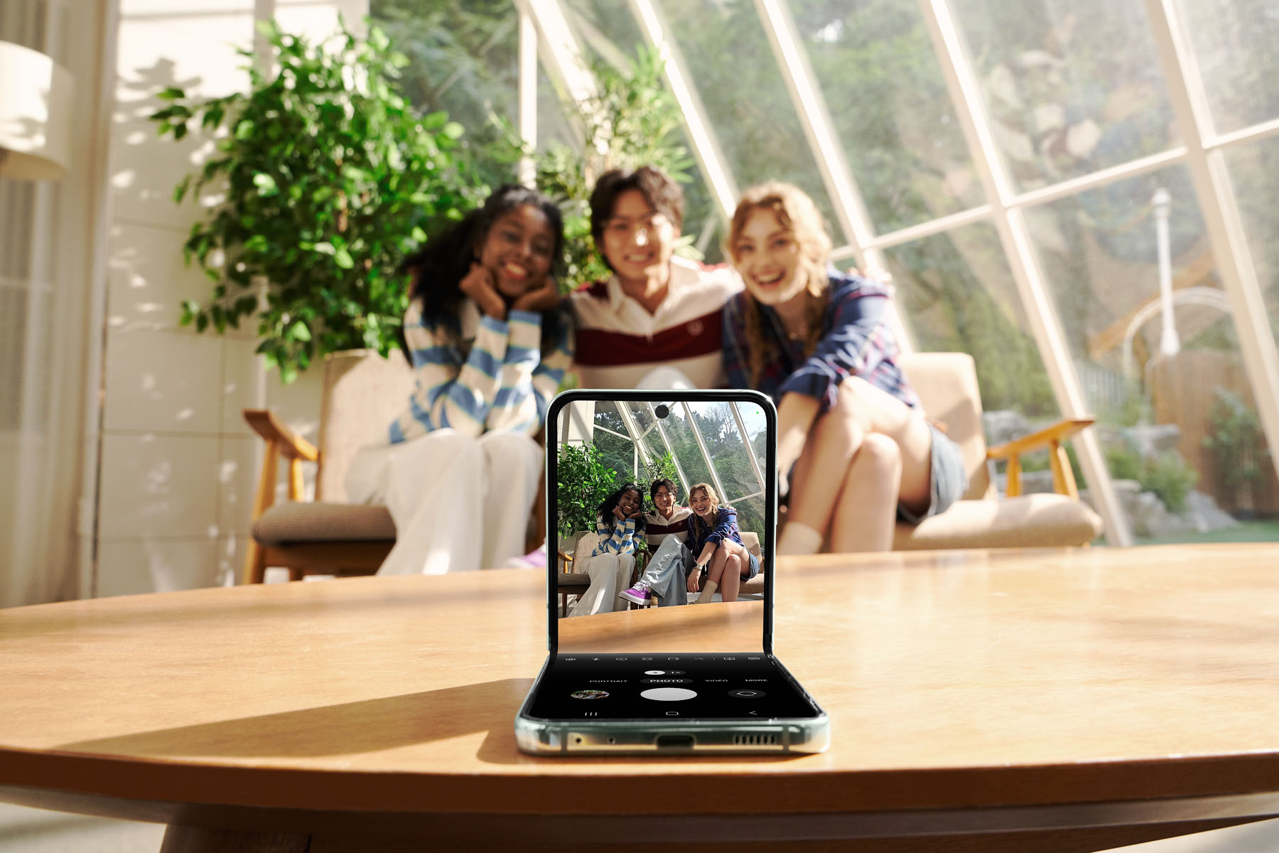 Trải nghiệm Galaxy Z Fold5 bằng cách... ghép 2 iPhone lại với nhau - Ảnh 4.
