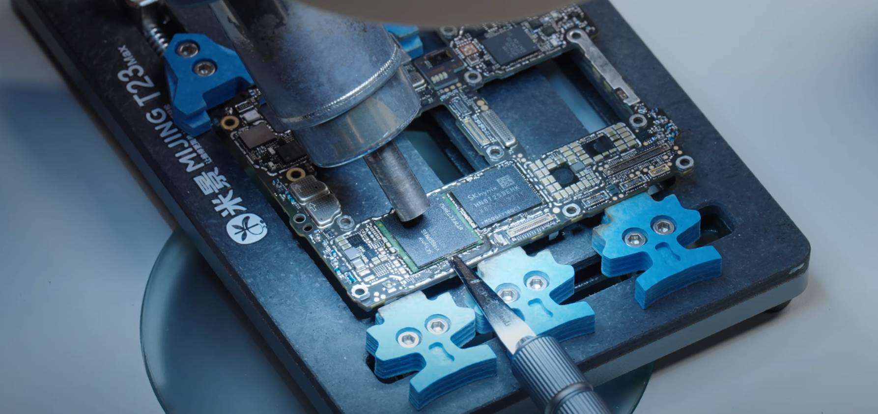 Mổ xẻ Huawei Mate 60 Pro, chuyên gia công nghệ kinh ngạc vì bước đột phá của Trung Quốc trong sản xuất chip - Ảnh 2.