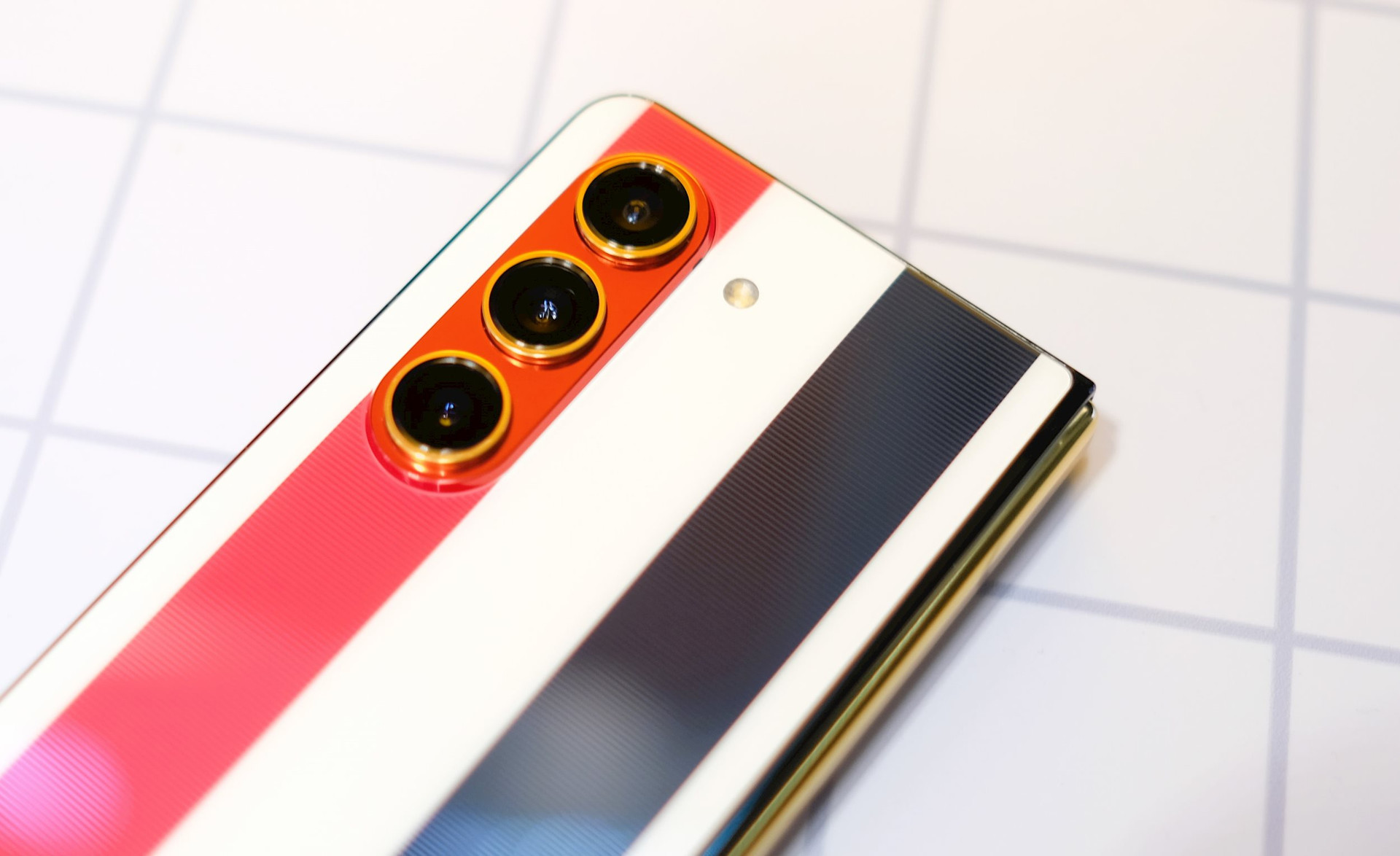 Xuất hiện 100 chiếc Galaxy Z Fold5 bản đặc biệt tại Việt Nam - Mức giá phi thường gấp đôi so với bản thường