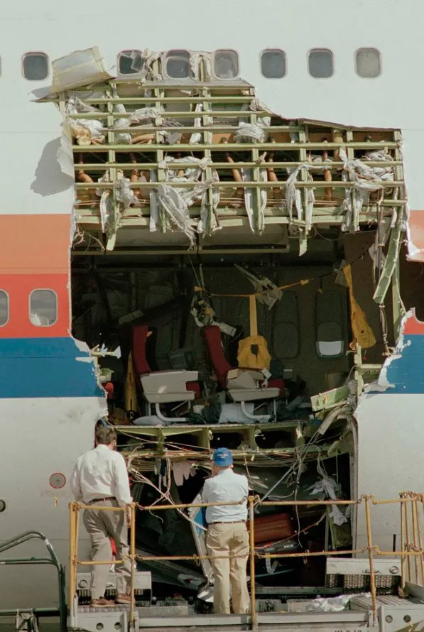 Phát nổ ở độ cao 7.000 mét, 9 người bị hút ra ngoài, máy bay lập tức hạ cánh khẩn cấp: Câu chuyện buồn của ngành hàng không thế giới- Ảnh 2.