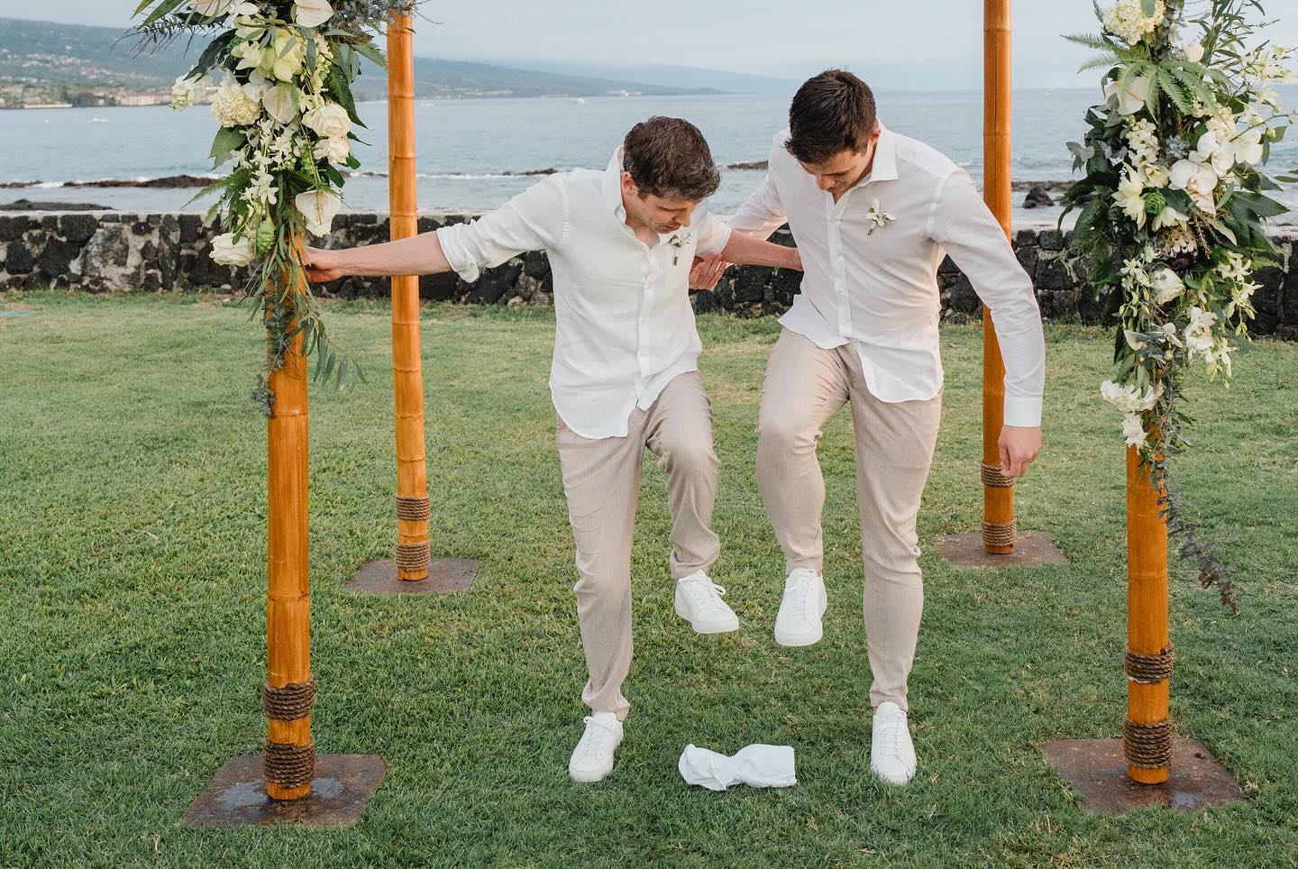 659fab3a03a2ed0a7f742330sam-altman-and-oliver-muherin-break-the-glass-during-their-wedding-ceremony-in-hawaii-1705030497539227399469.jpeg