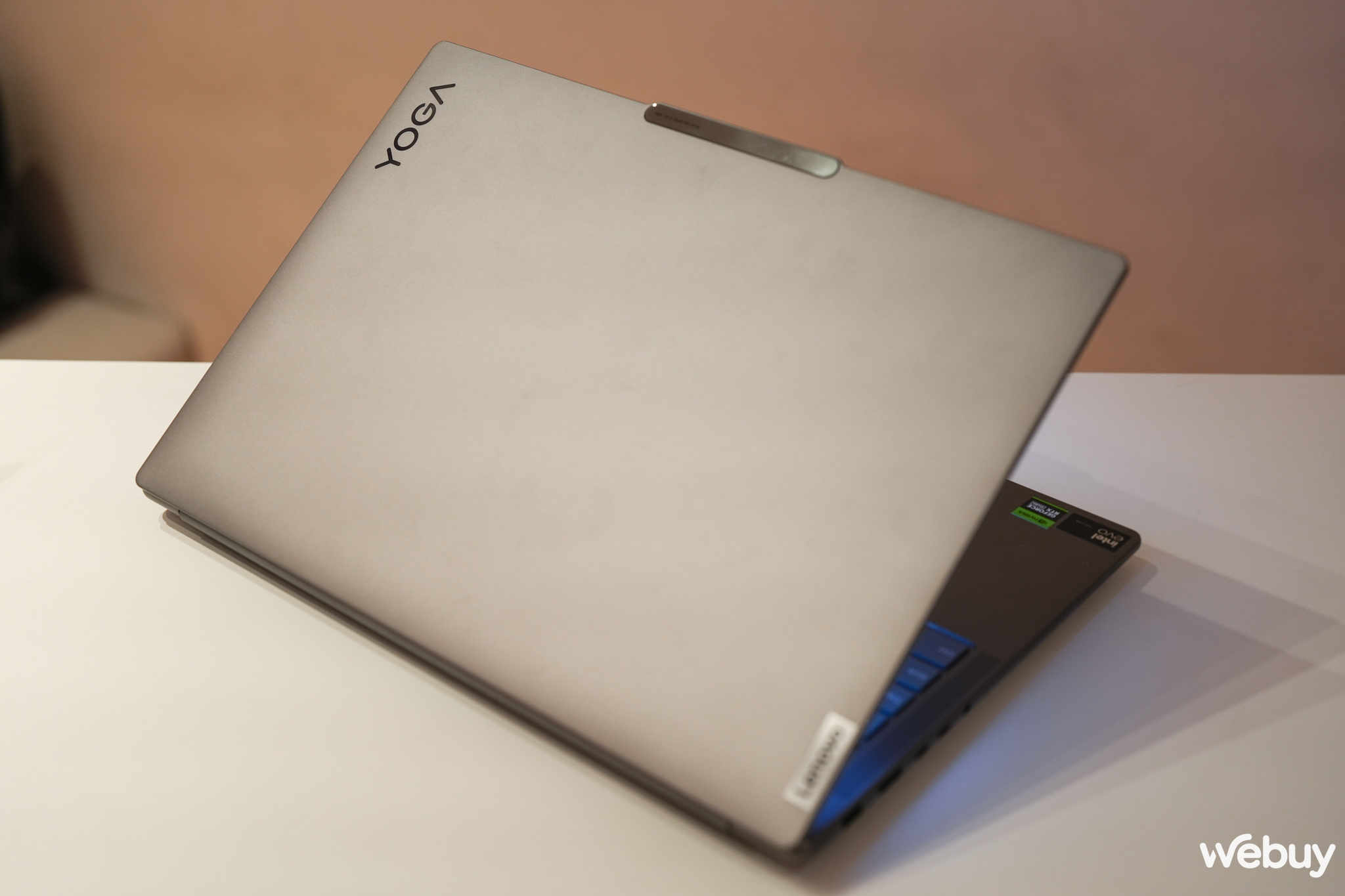 Đây là laptop 2 màn hình Lenovo Yoga Book 9i: Mở ra hàng loạt cách sử dụng độc đáo- Ảnh 10.