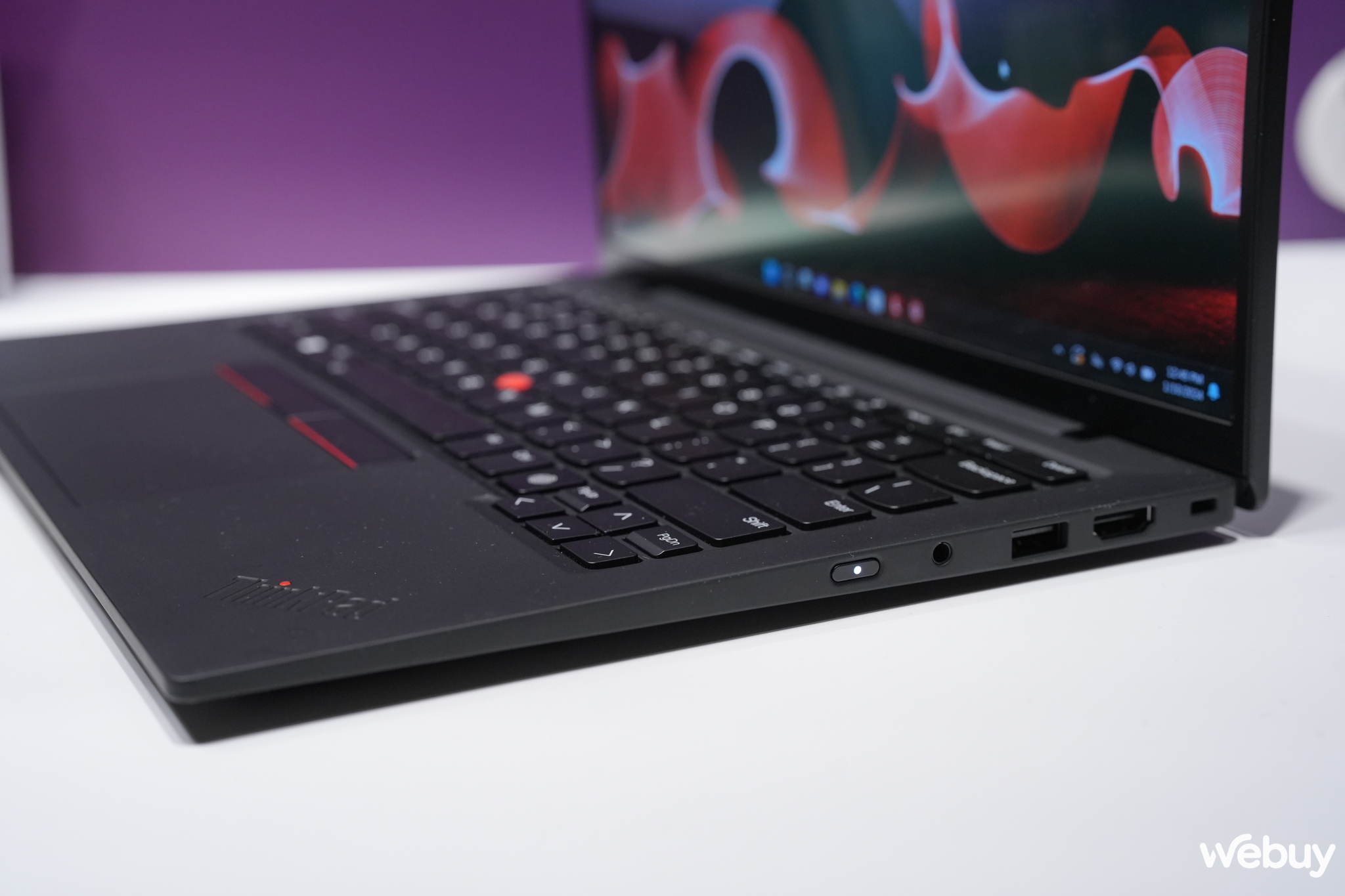 Soi cận cảnh ThinkPad Carbon X1 Gen 12 và ThinkPad X1 2-in-1 Gen 9: Bước tiến đột phá của Lenovo tại CES 2024- Ảnh 5.
