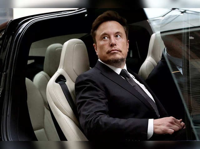 Sau nhiều năm bị mê muội, nhà đầu tư vỡ mộng với Elon Musk: Vốn hoá Tesla bốc hơi 94 tỷ USD, lộ nguyên hình chỉ là startup xe điện non trẻ- Ảnh 1.