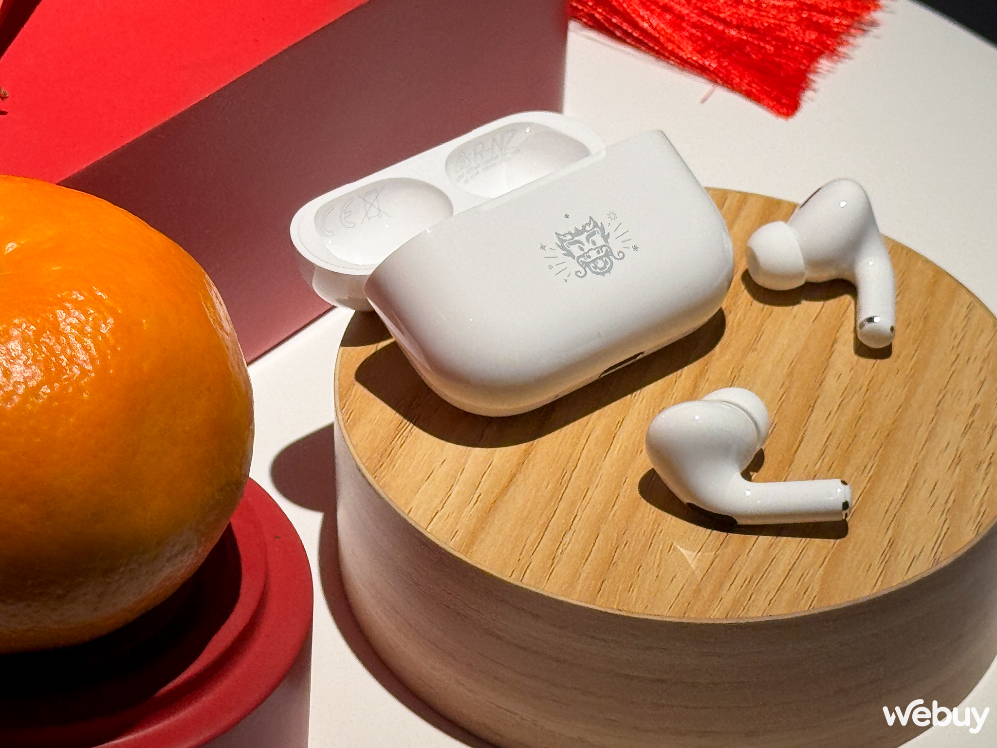 Apple ra mắt AirPods Pro 2 phiên bản chào Xuân Giáp Thìn, giá không đổi