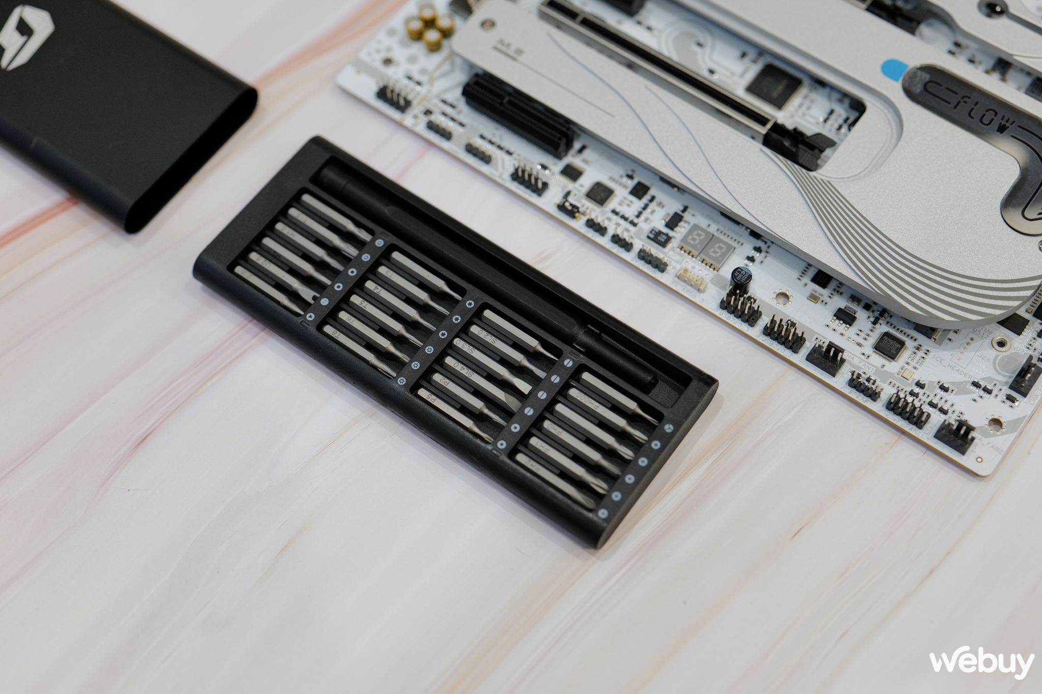 Trên tay Colorful iGame Z790D5 FLOW: mainboard màu trắng cho các cấu ...