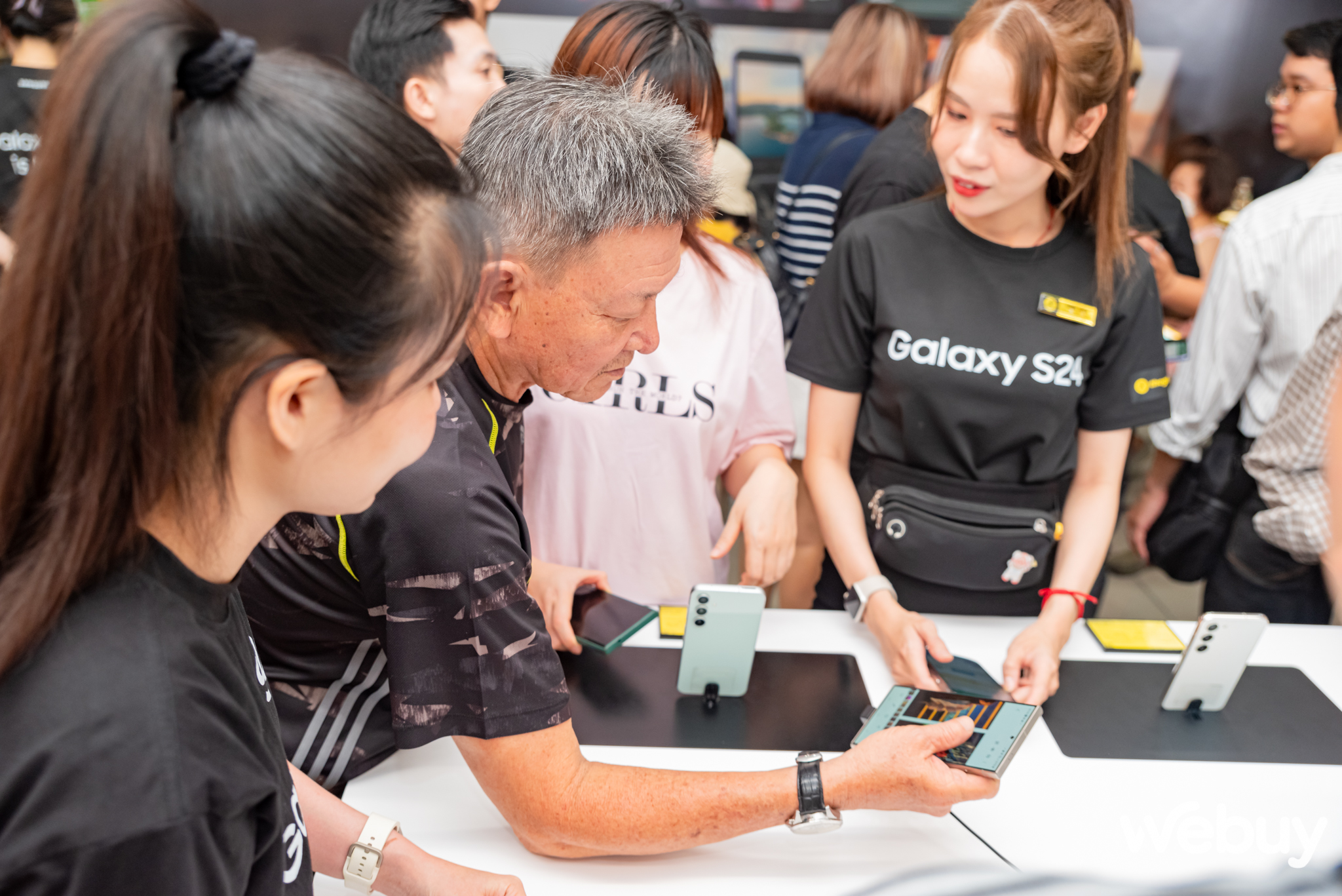 Galaxy S24 Series chính thức đến tay người dùng Việt, xác lập kỷ lục đặt hàng trước cao nhất trong 5 năm trở lại đây- Ảnh 14.