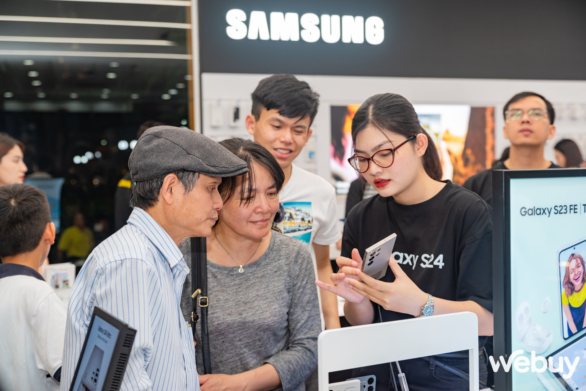 Galaxy S24 Series chính thức đến tay người dùng Việt, xác lập kỷ lục đặt hàng trước cao nhất trong 5 năm trở lại đây- Ảnh 15.