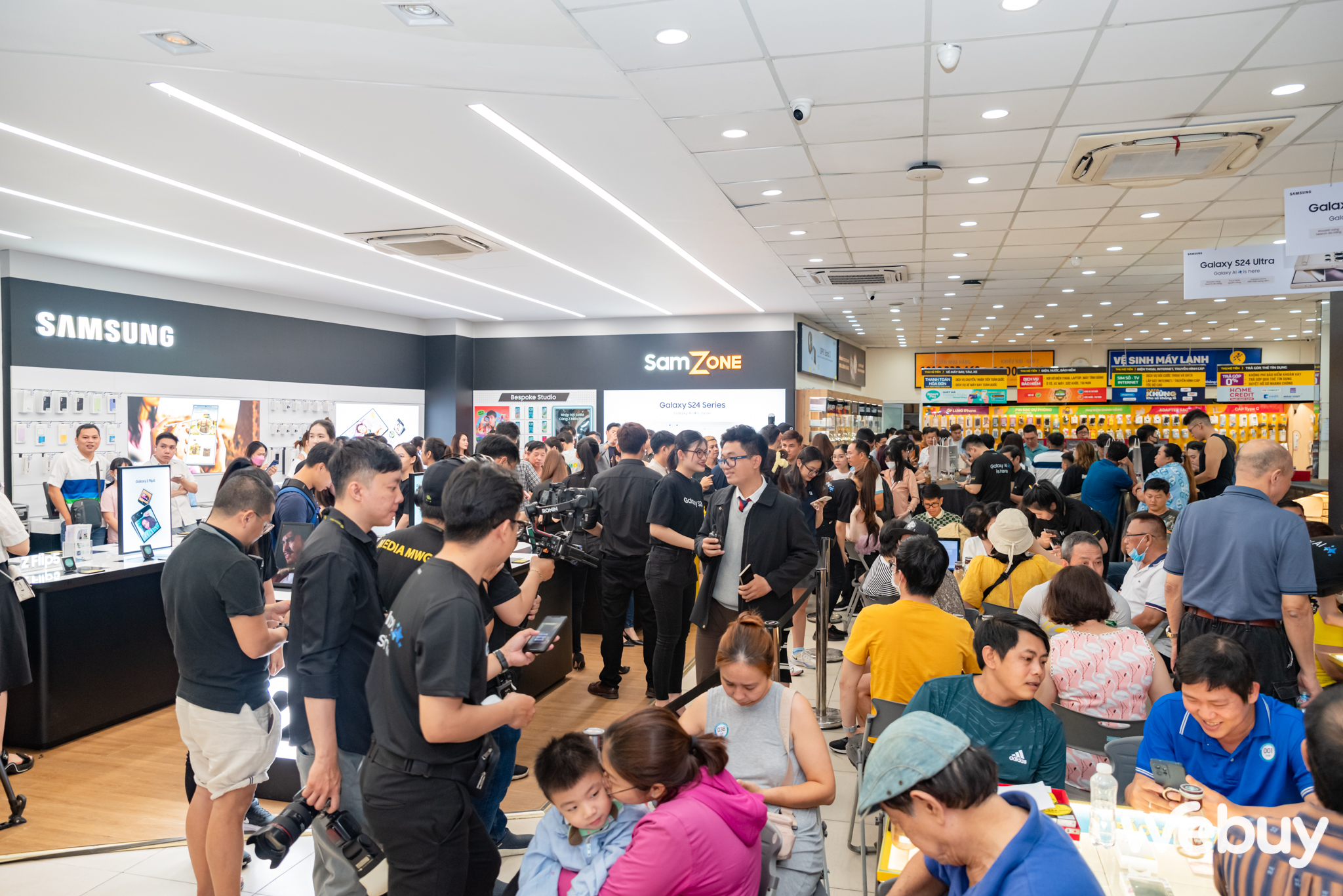 Galaxy S24 Series chính thức đến tay người dùng Việt, xác lập kỷ lục đặt hàng trước cao nhất trong 5 năm trở lại đây- Ảnh 2.