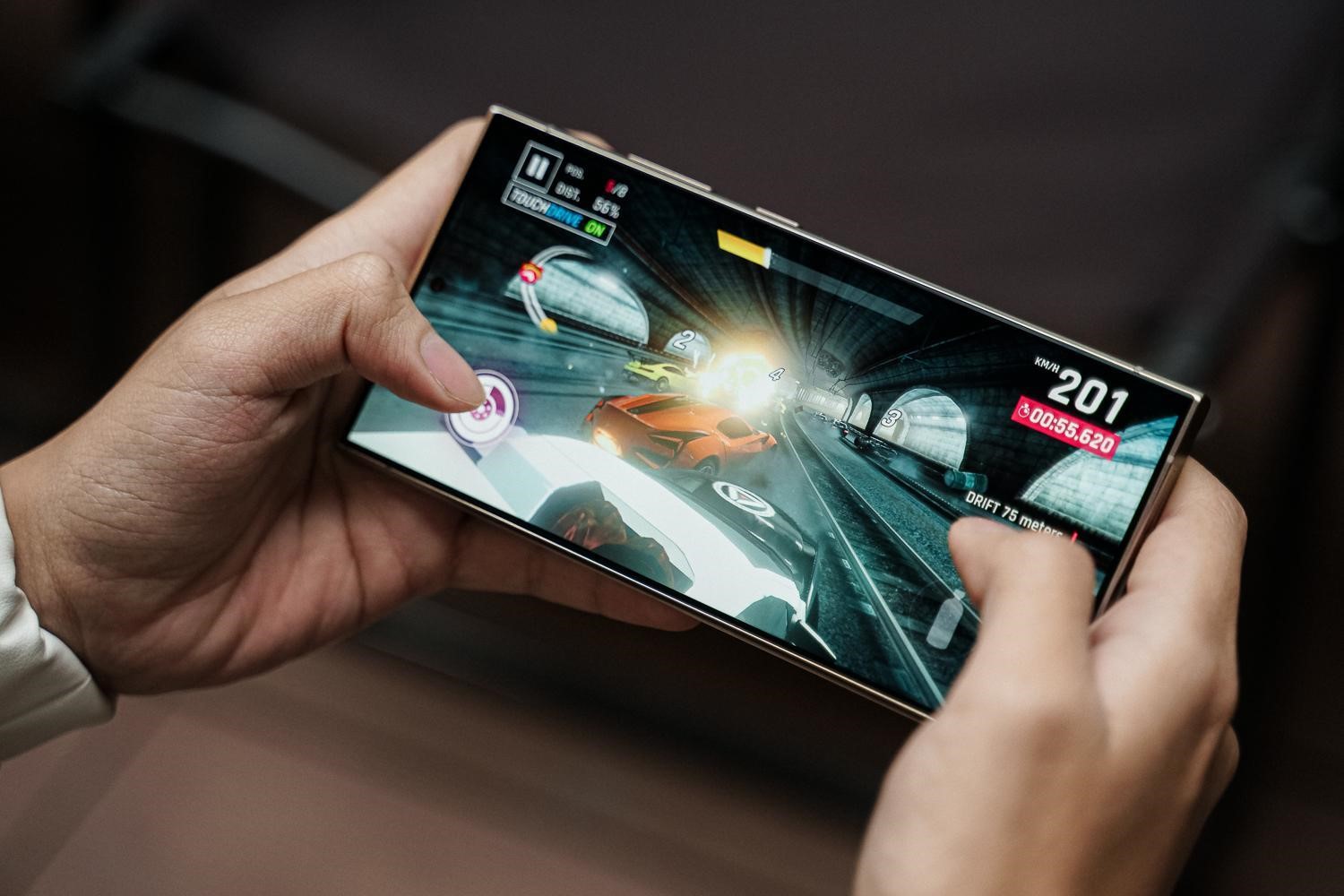 1 ngày cày game với Galaxy S24 Ultra: Trò nào cũng mượt, máy mát chạy êm, "phê" hơn cả là màn hình siêu sáng và pin bền- Ảnh 5.