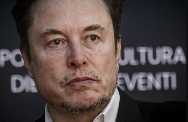 BYD chính thức vượt mặt Tesla: Kết năm 2023 quá buồn cho Elon Musk khi mất ngôi vua xe điện- Ảnh 1.