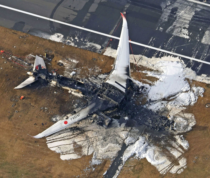 Toàn cảnh vụ máy bay Nhật Bản phát nổ: Cú va chạm kinh hoàng trên đường băng và phép màu 90 giây giúp cứu sống gần 400 hành khách- Ảnh 5.