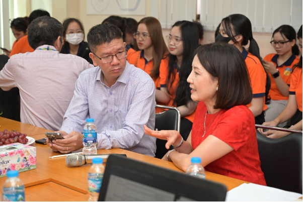 Sinh viên HUTECH trải nghiệm tham quan doanh nghiệp tại Thành Nhân - TNC- Ảnh 2.