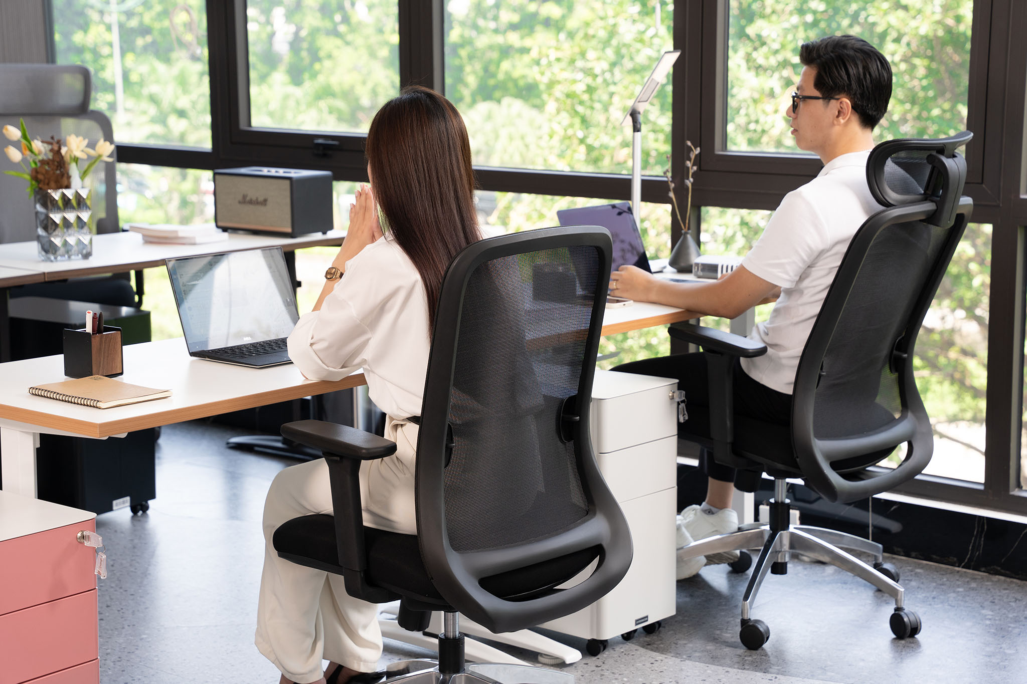 Dùng thử ghế công thái học HyperWork Cloud Chair và tủ di động Ivy Slim: Ngồi êm ái, tiết kiệm không gian, giá chỉ hơn 2 triệu đồng mà có cả ngàn ưu điểm- Ảnh 1.