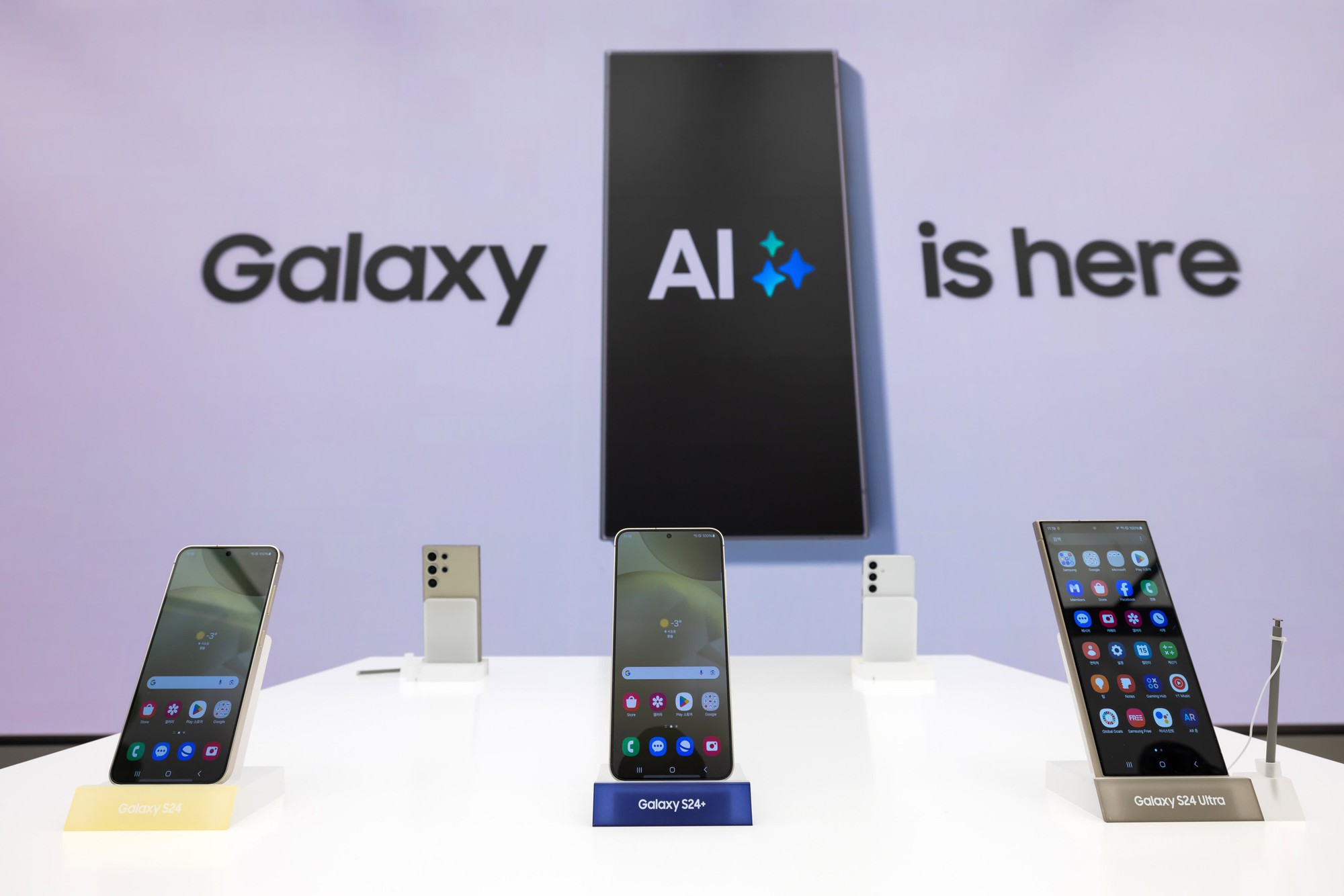 Xu hướng Trí tuệ Nhân tạo trên điện thoại: 25% người dùng lên đời Samsung vì thích AI, dự kiến 58% điện thoại sẽ tích hợp trong năm tới- Ảnh 2. Xu hướng Trí tuệ Nhân tạo trên điện thoại: 25% người dùng lên đời Samsung vì thích AI, dự kiến 58% điện thoại sẽ tích hợp trong năm tới- Ảnh 2.