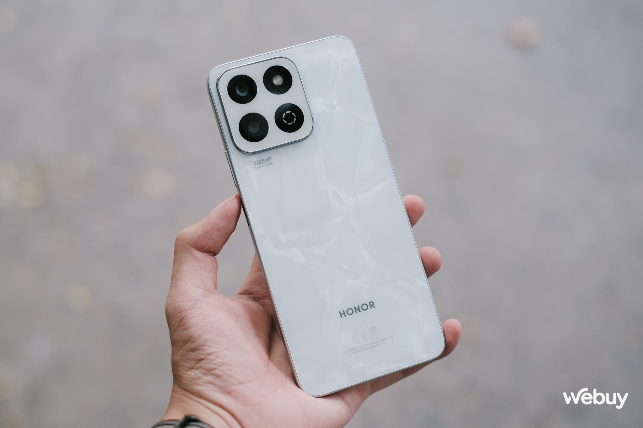 Trên tay smartphone chính hãng giá dưới 5 triệu đồng đáng mua: Camera 108MP, pin 6.000mAh mà lại còn được tặng cả vòng đeo tay thông minh- Ảnh 3. Trên tay smartphone chính hãng giá dưới 5 triệu đồng đáng mua: Camera 108MP, pin 6.000mAh mà lại còn được tặng cả vòng đeo tay thông minh- Ảnh 3.